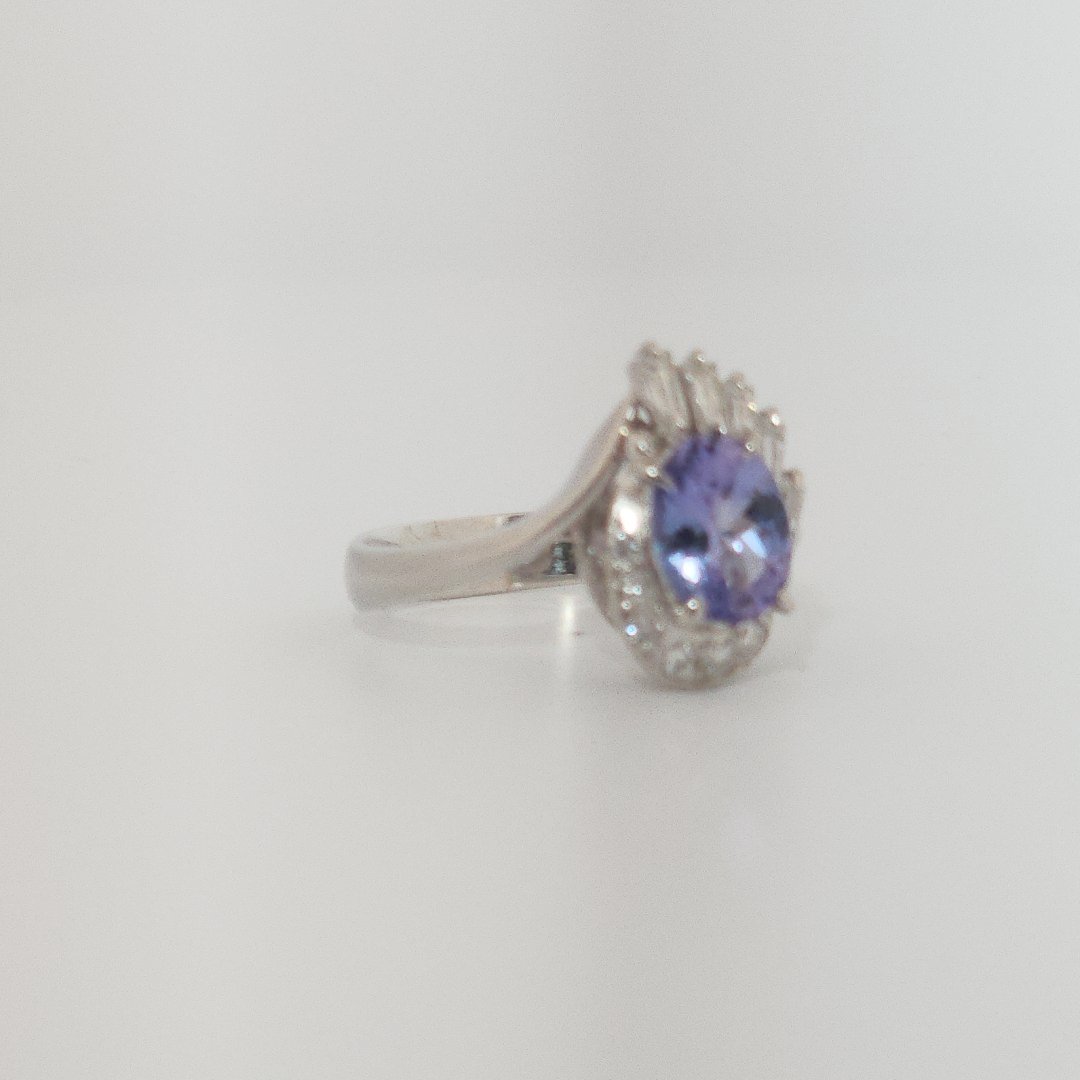 Oval Faceted, AAA, Natural Tanzanite (1.15CT, 8x6mm), Mounted on Platinum 900 Ring with Natural Diamonds (0.35 CTW, E/F-VS). Size 6