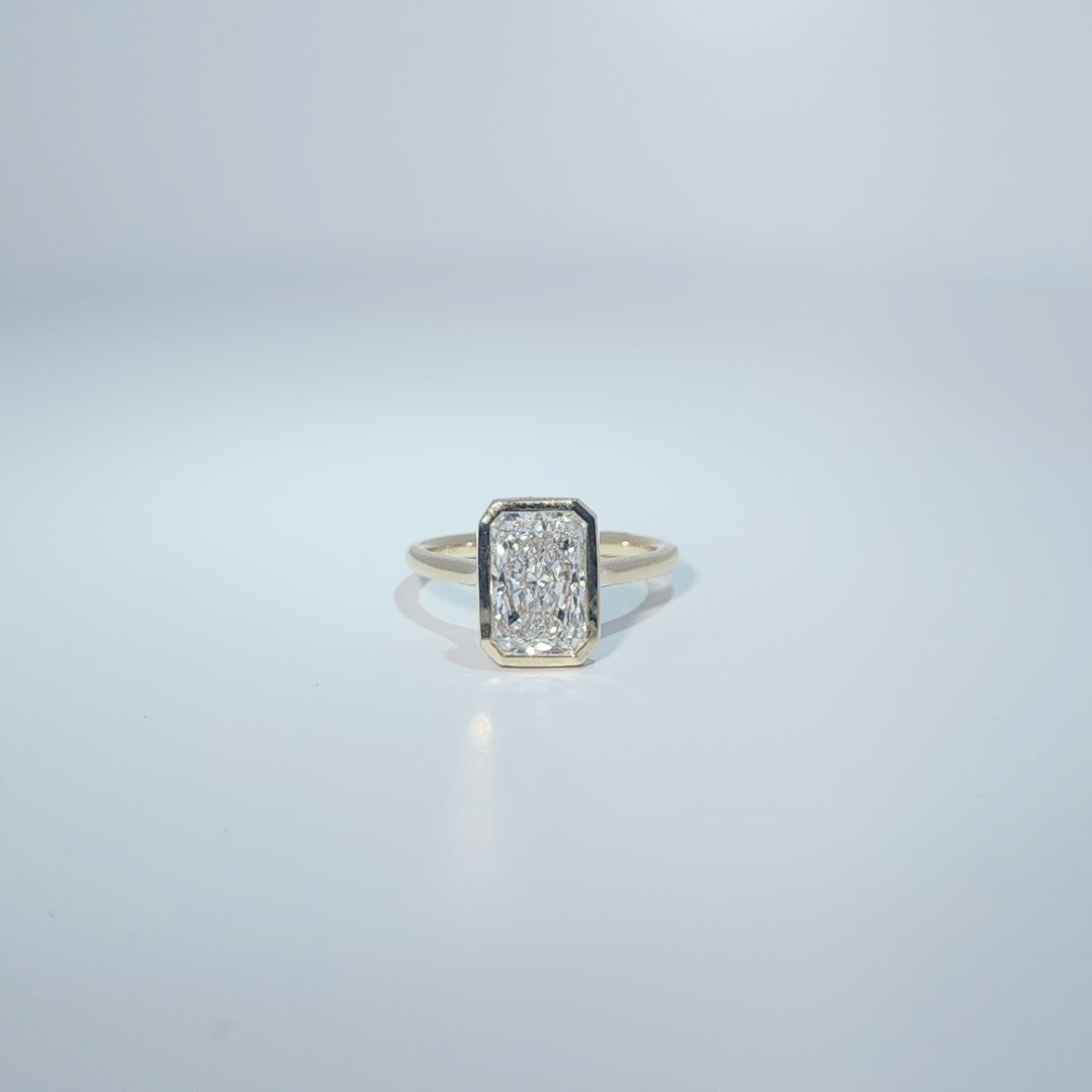 14K Yellow Gold Engagement Ring, set with 1 Lab Grown Diamond (3.03ct), 3.24g, Size 7.