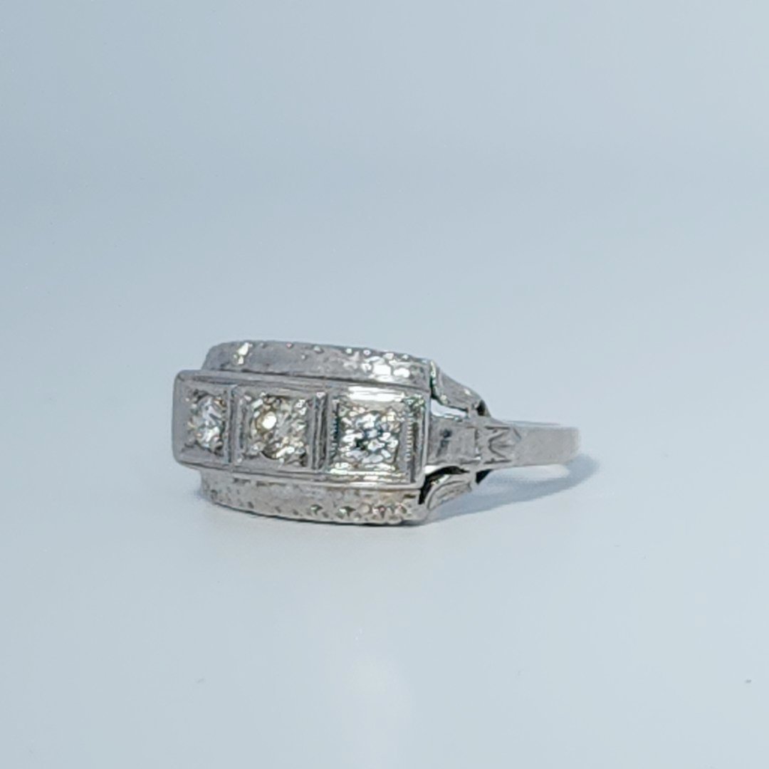 Vintage Art Deco, Natural Diamonds GH VS1(0.18CTW)