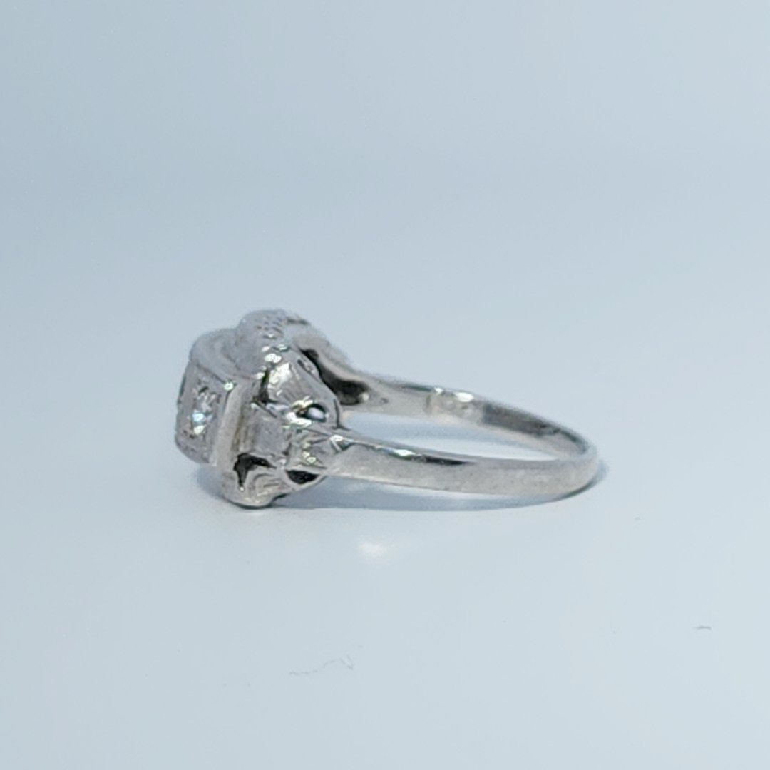 Vintage Art Deco, Natural Diamonds GH VS1(0.18CTW)