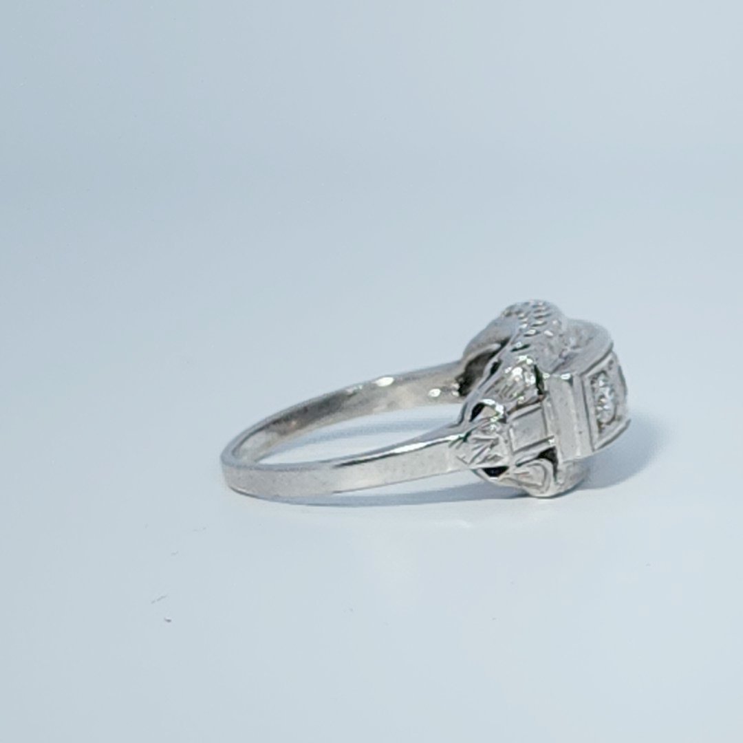 Vintage Art Deco, Natural Diamonds GH VS1(0.18CTW)