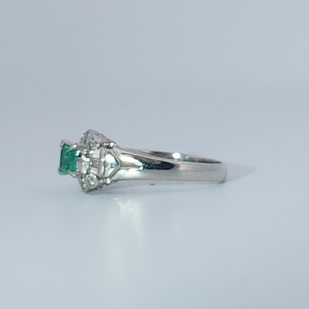 0.17ct Natural Diamonds and 0.24ct Nat Emerald, Women Ring, Platinum 900
