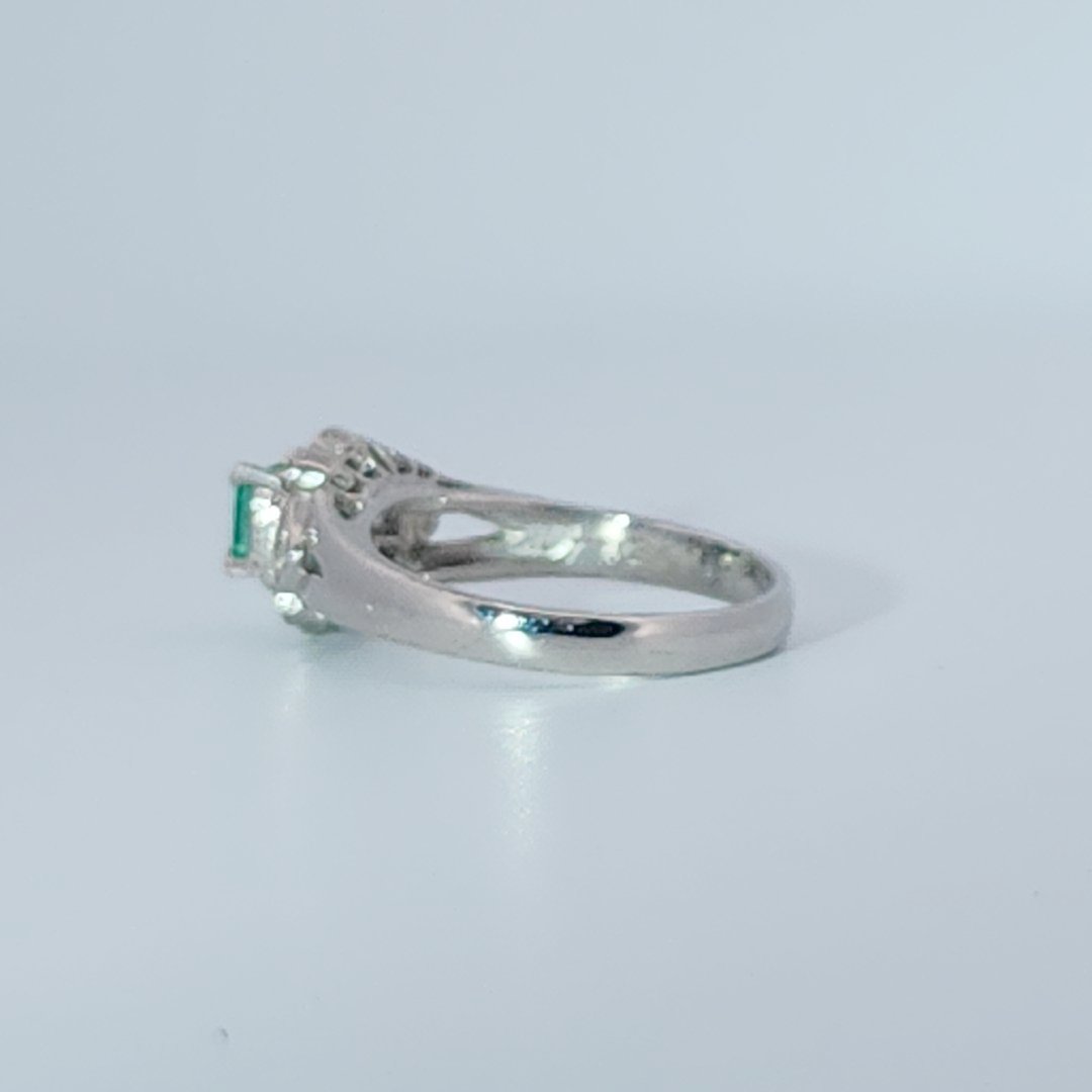 0.17ct Natural Diamonds and 0.24ct Nat Emerald, Women Ring, Platinum 900