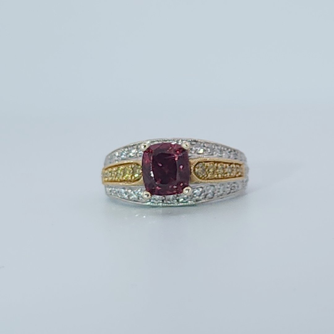 Yellow and white Diamond (0.30 CTW Approximately) with Burmese Red Spinel stone in Center (1.45CT 6.91X6.23mm). 7.80 Gram Total weight, 18K White and Yellow - Gold, GIA-5231573527